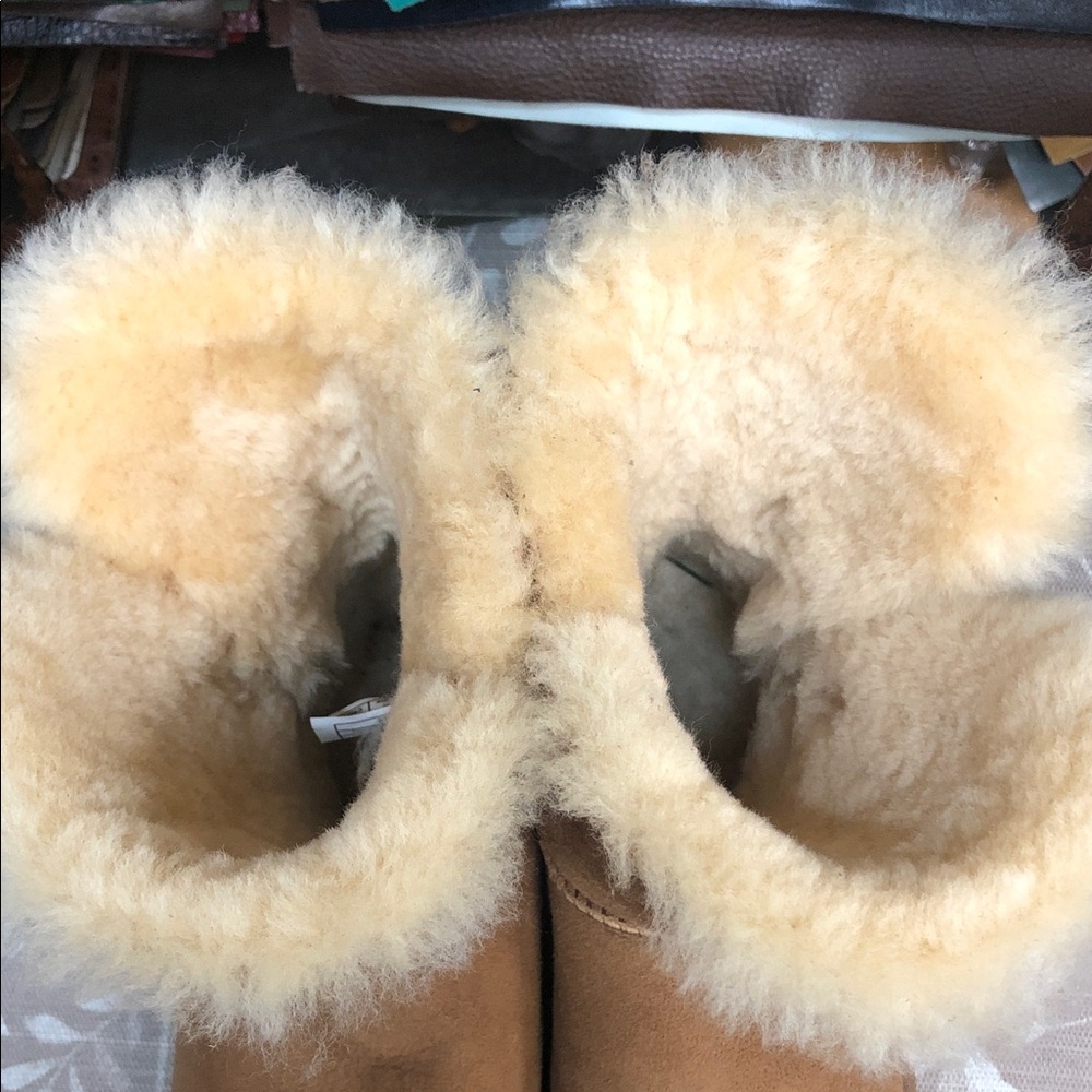 UGG Tan Bailey Button Boots LIKE NEW - Picture 4 of 6
